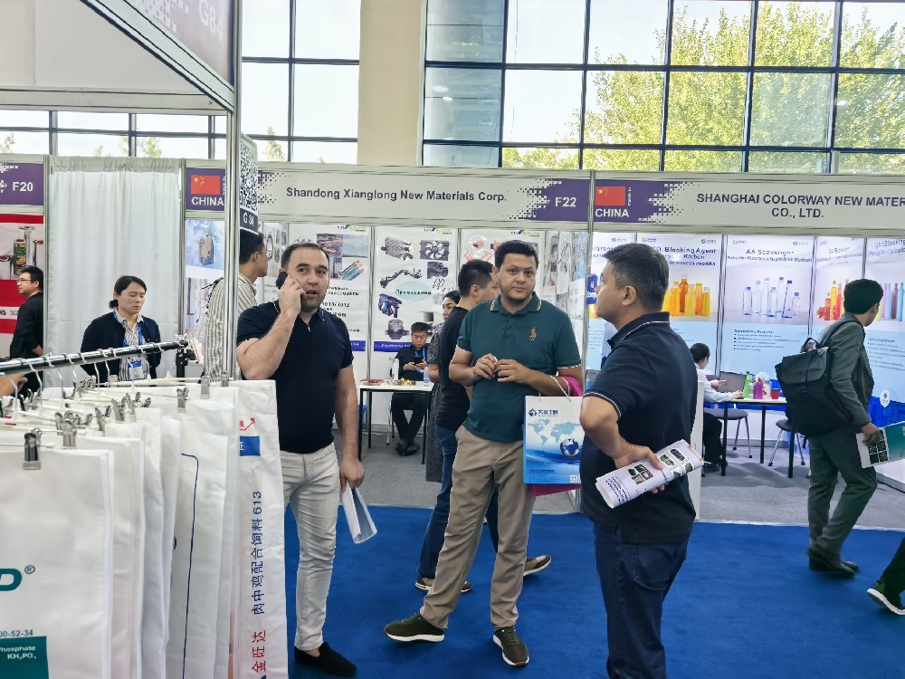 什邡市聯(lián)盛包裝有限公司董事長(zhǎng)帶隊(duì)亮相烏茲別克展會(huì)，塑編袋與噸袋產(chǎn)品引海外關(guān)注